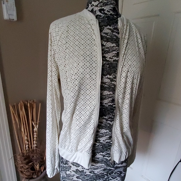 Thread & Supply thin eyelet jacket, size M - Picture 5 of 6